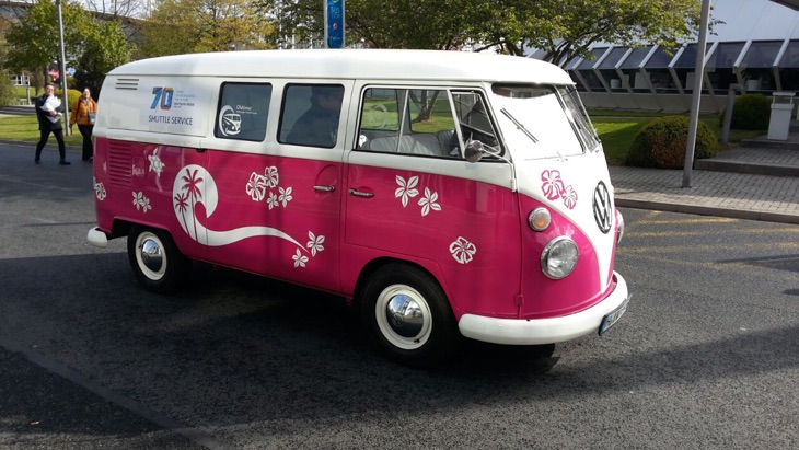 Pinker VW Bully auf der Hannover Messe 2017